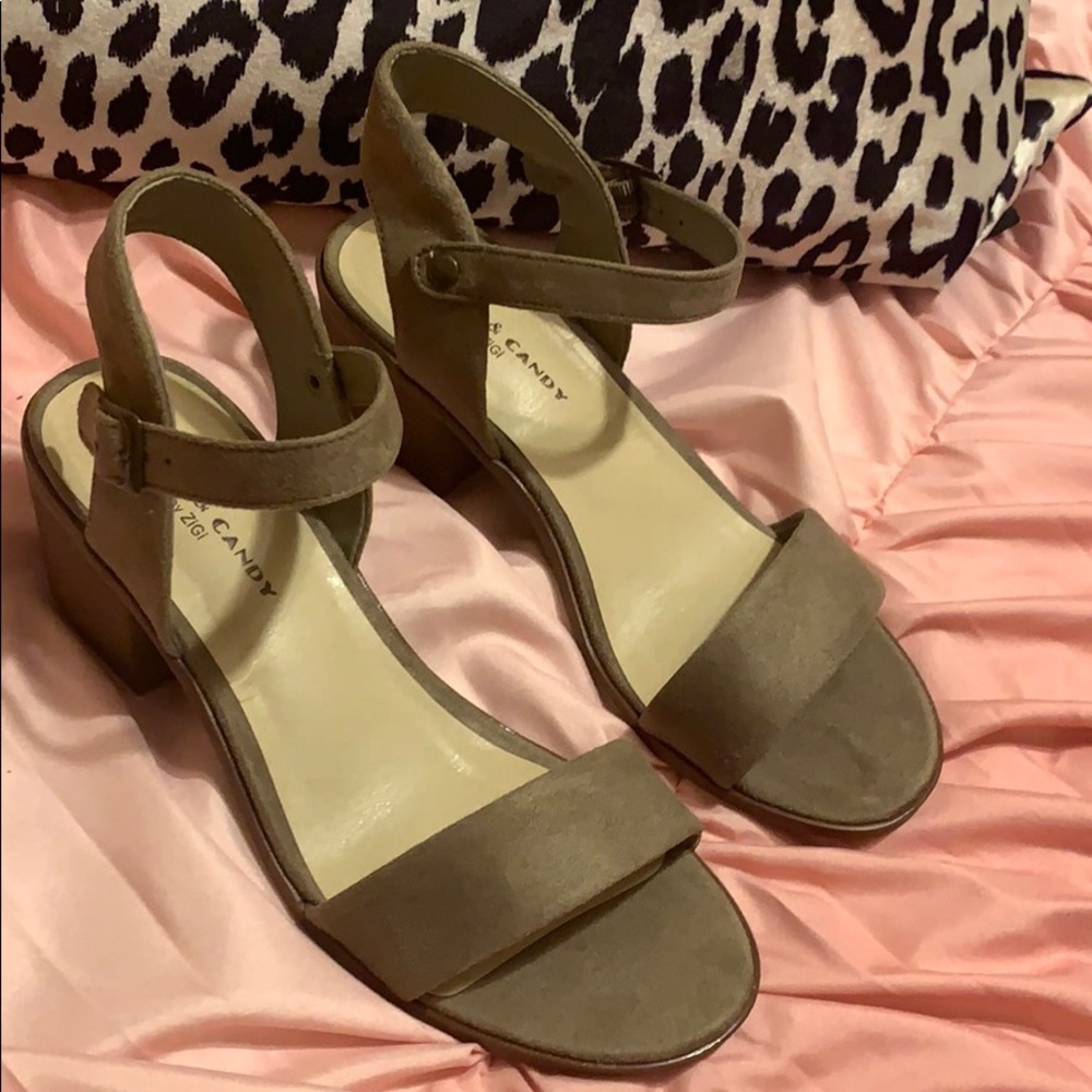 NEW 🔥 Taupe Sandals with Medium Heel